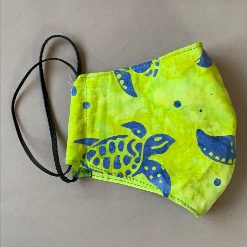 Women’s Hawaiian Turtle Print Face Mask 🐢 - Picture 3 of 4